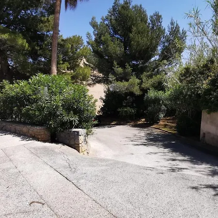 Cosy Duplex For 4 In Giens With Parking Apartment