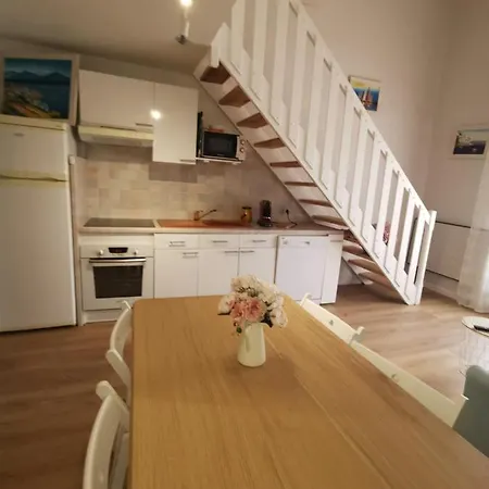Cosy Duplex For 4 In Giens With Parking *